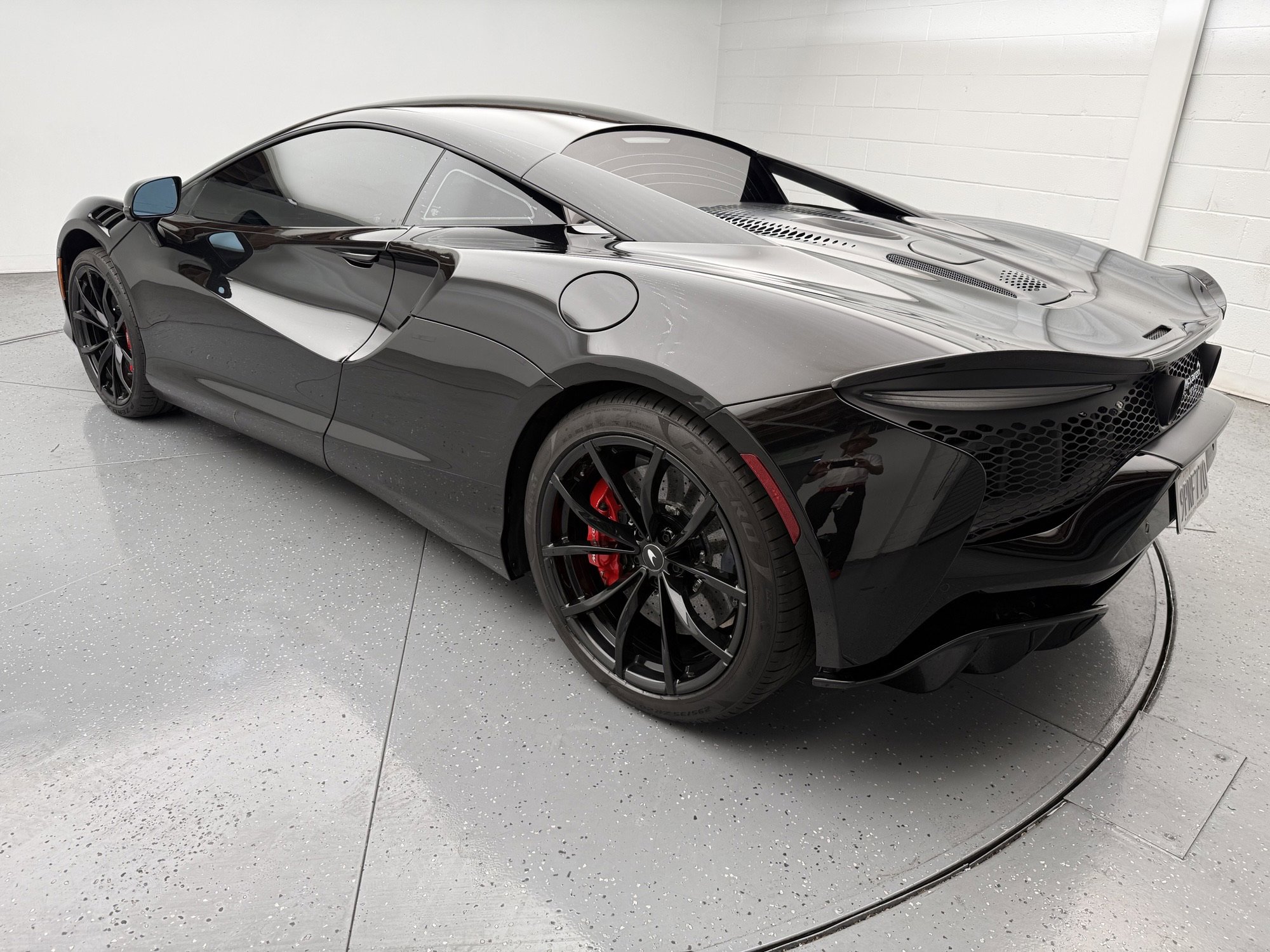 Used 2024 McLaren Artura image 5