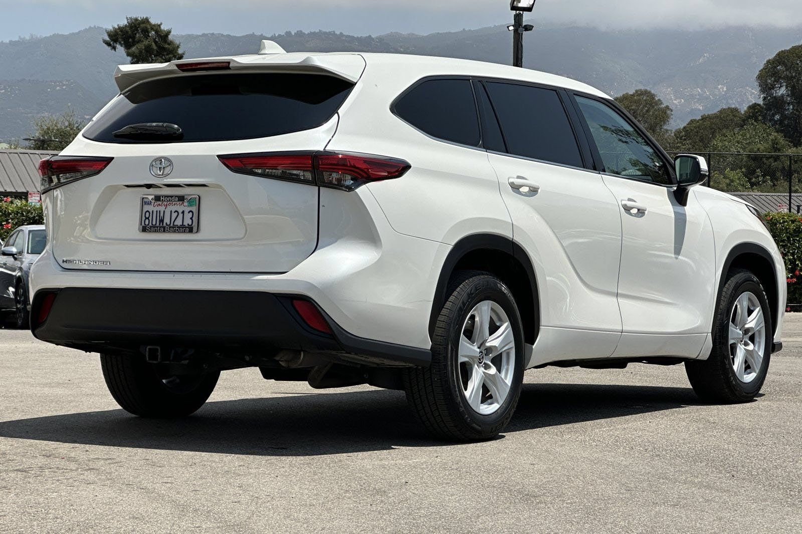 Used 2021 Toyota Highlander L FWD image 4
