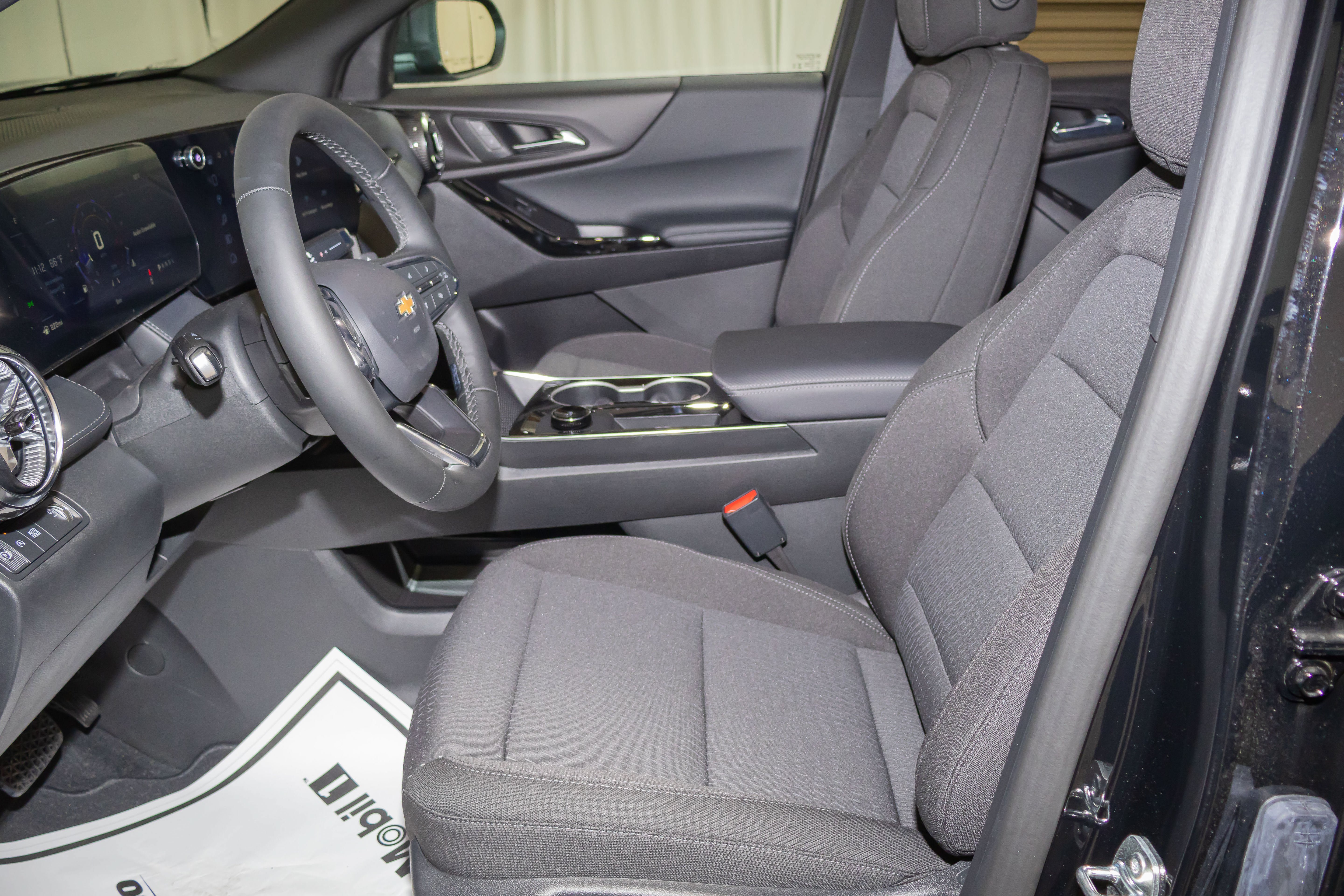 New 2027 Chevrolet Equinox LT w/ Safety and Technology Package FWD image 8