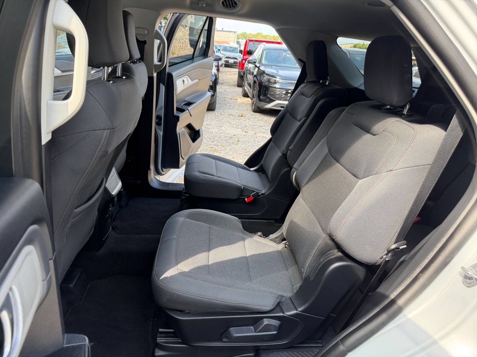 Used 2026 Ford Explorer Active AWD/4WD image 39