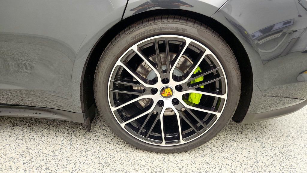Used 2023 Porsche Panamera 4 Platinum Edition image 9