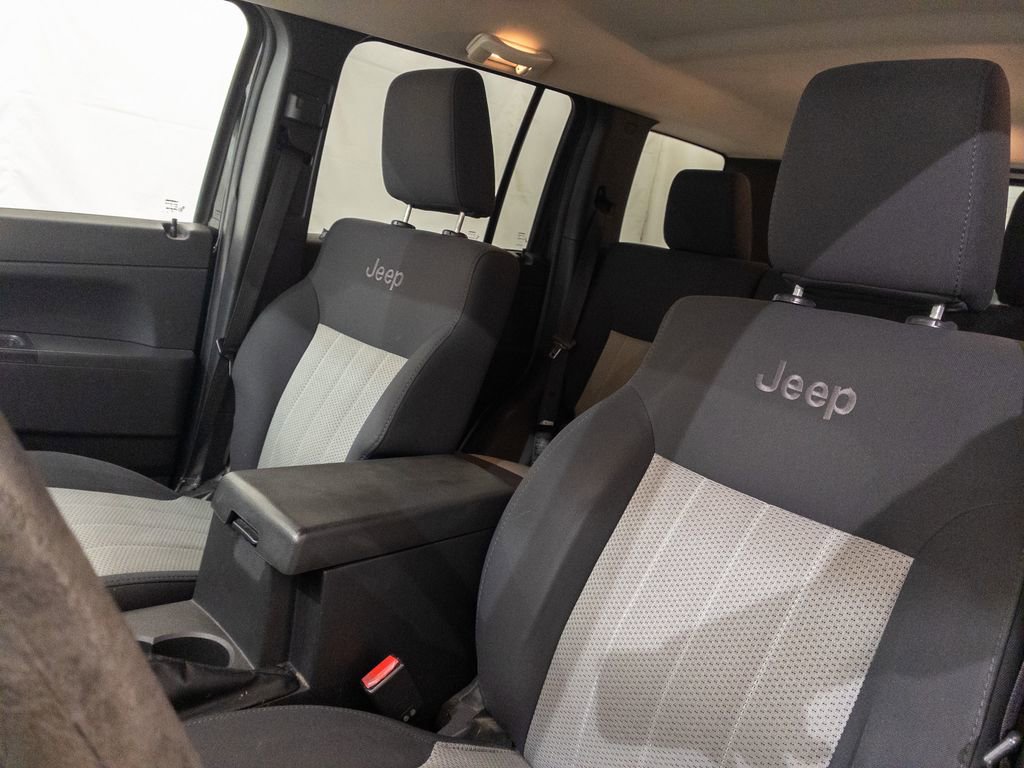 Used 2009 Jeep Liberty Sport w/ Popular Equipment Group image 10