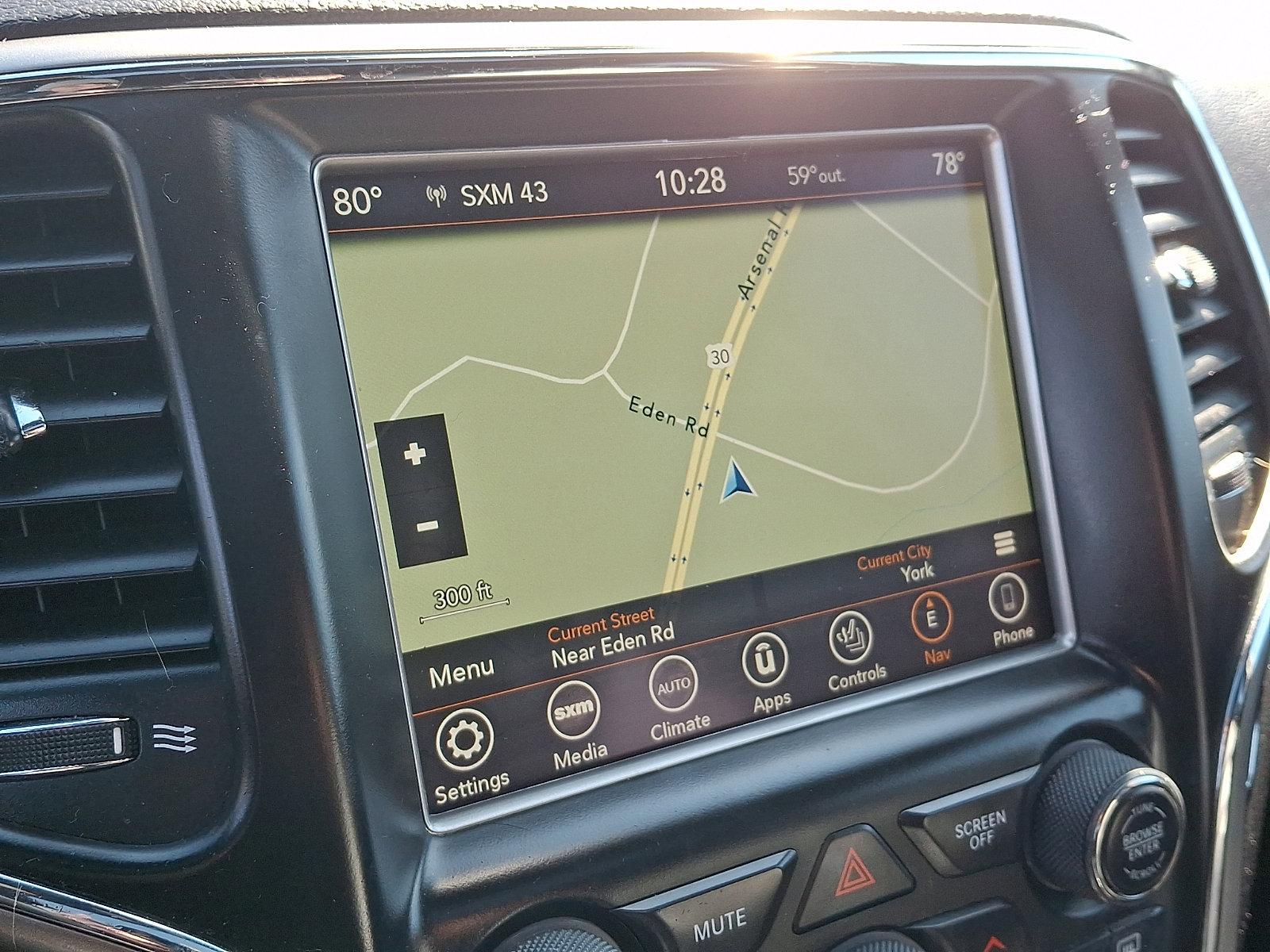 Used 2018 Jeep Grand Cherokee Limited AWD/4WD image 19