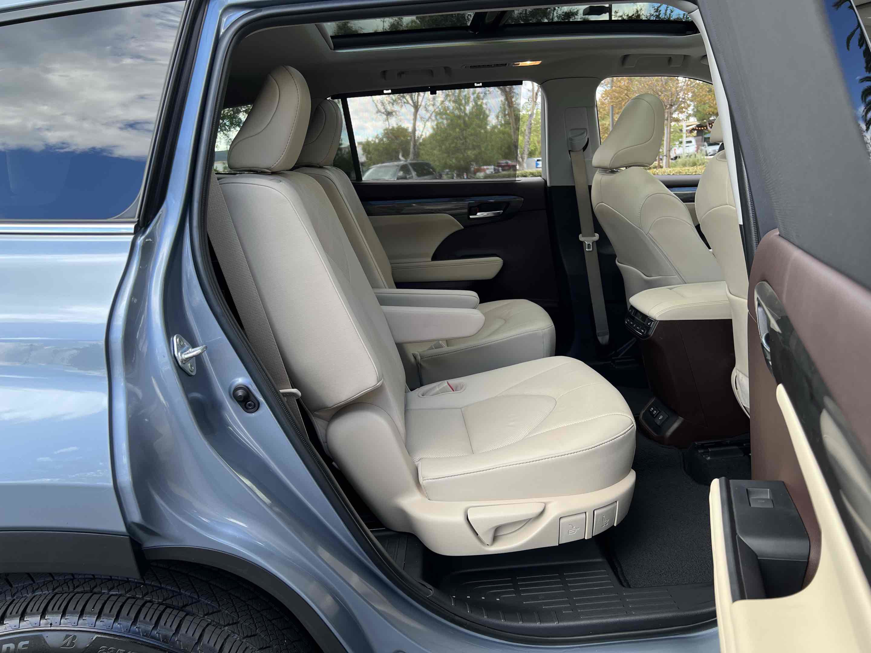 Used 2020 Toyota Highlander Platinum image 41