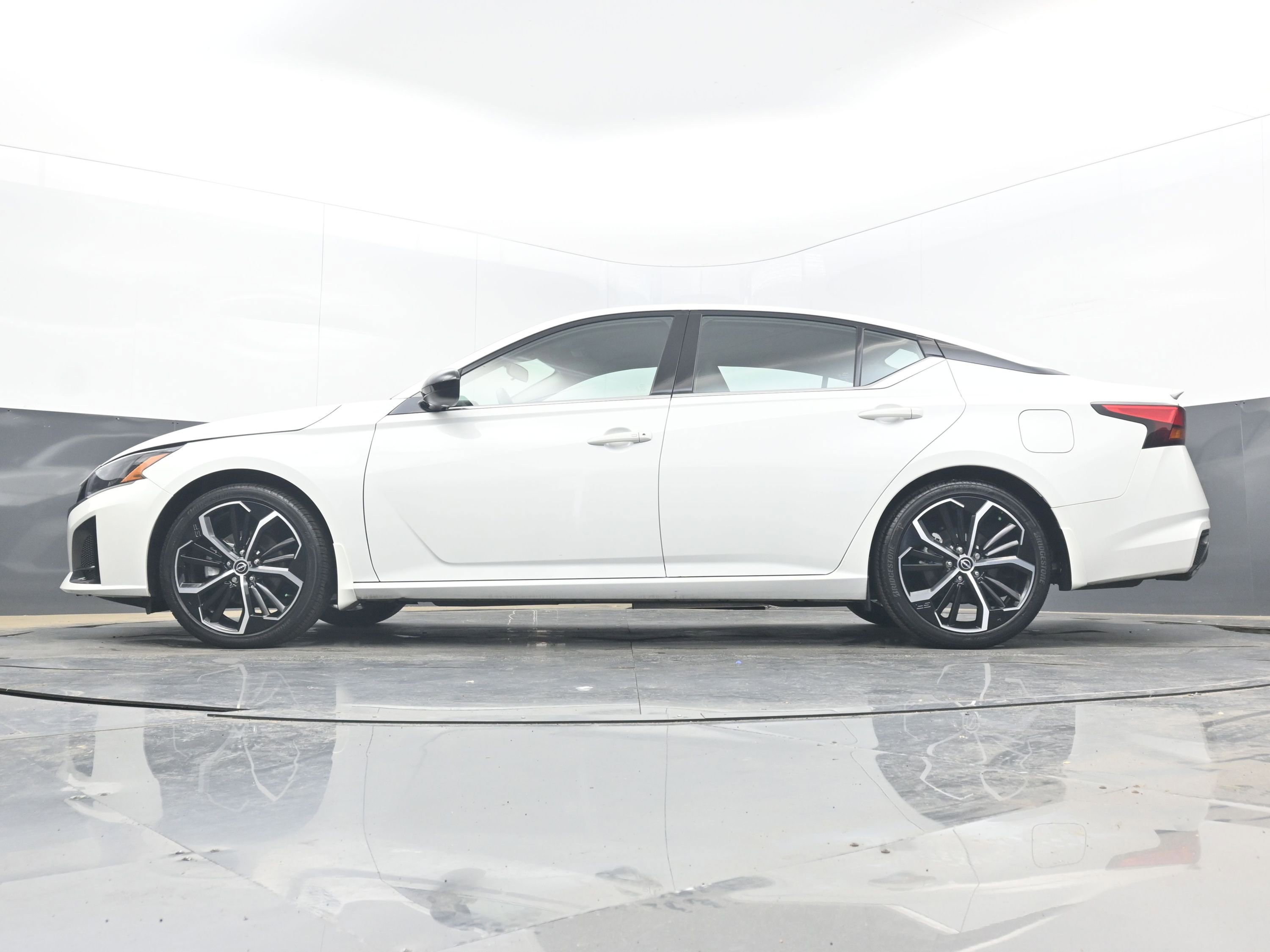 Certified 2024 Nissan Altima 2.5 SR image 25