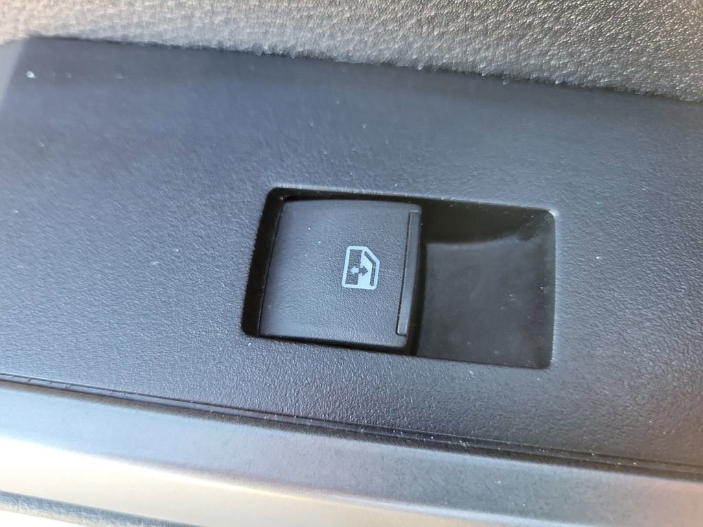 Used 2021 Toyota Tacoma SR5 w/ Trail Edition image 14