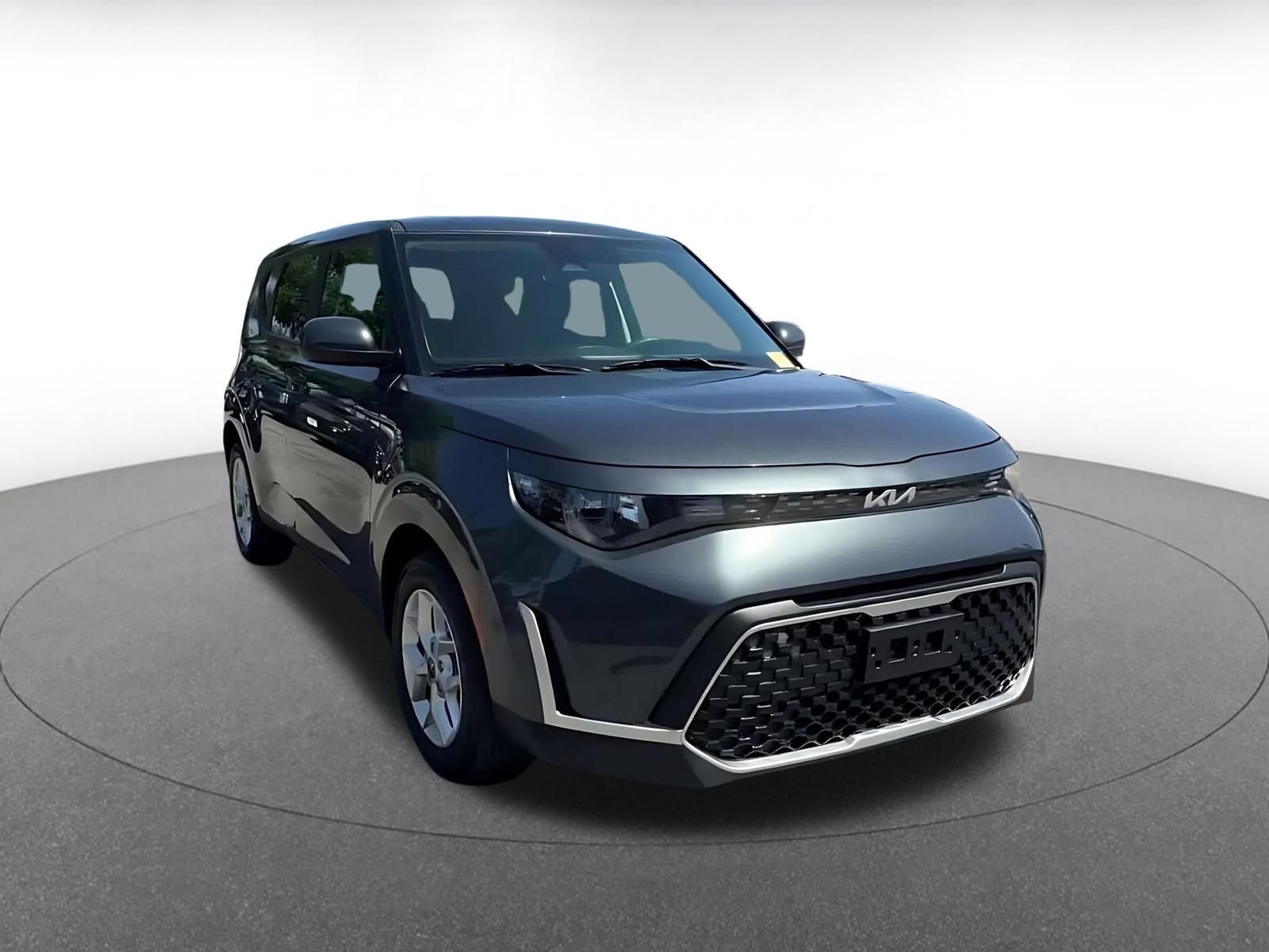 Used 2025 Kia Soul LX w/ LX Technology Package FWD image 3