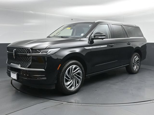 Certified 2025 Lincoln Navigator L Reserve AWD/4WD image 3