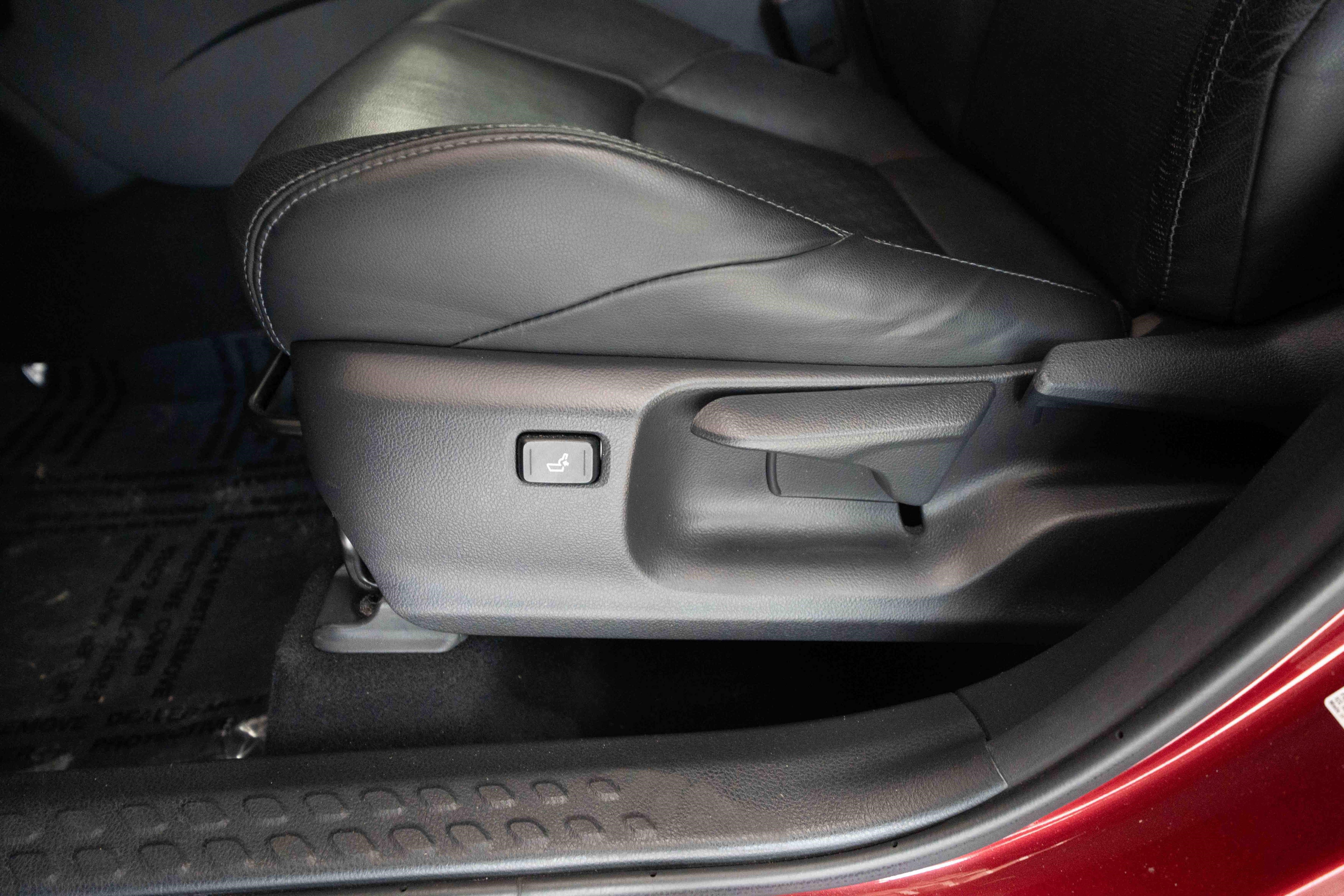 Used 2019 Toyota C-HR Limited FWD image 12