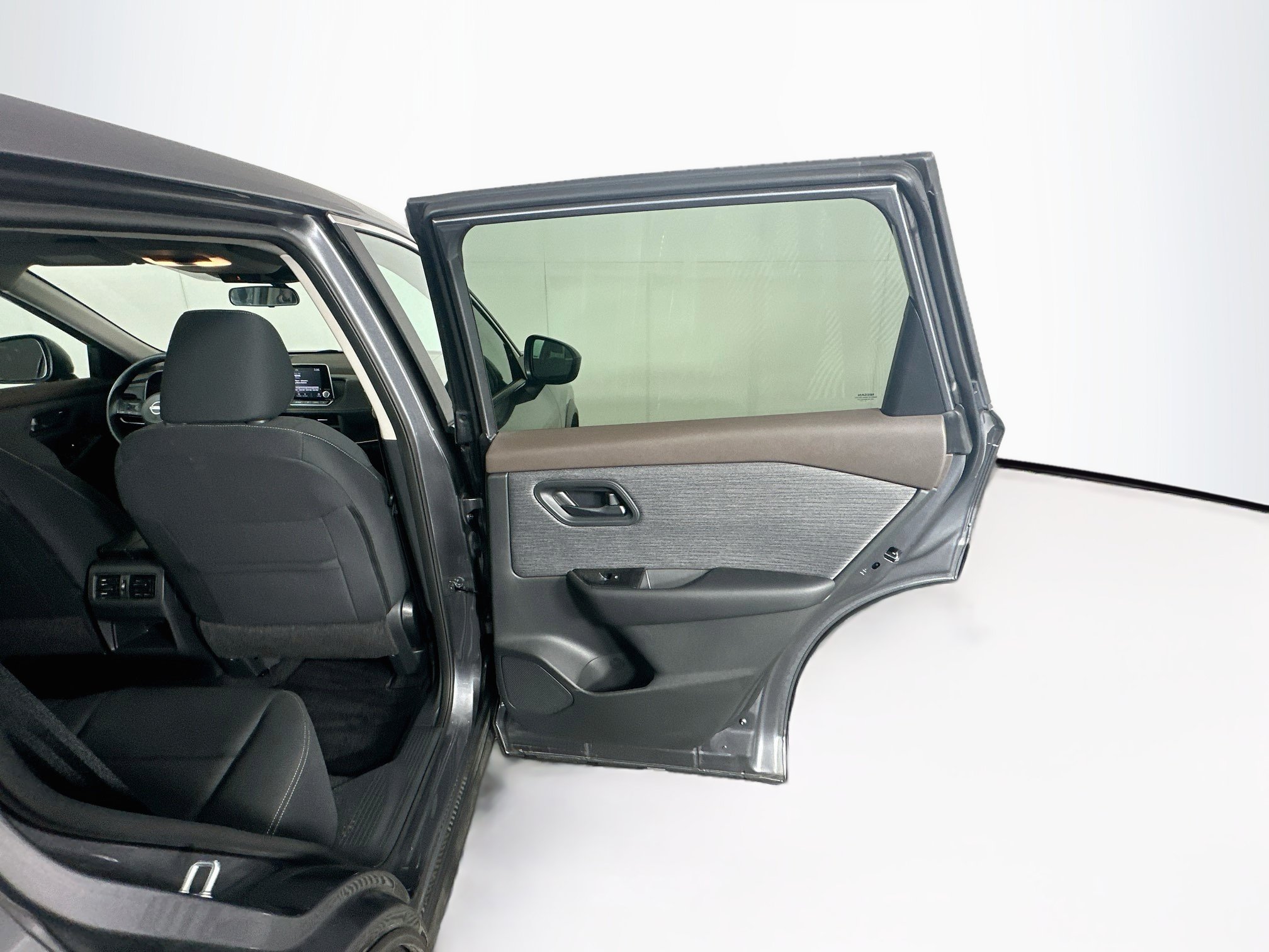 Used 2023 Nissan Rogue S AWD/4WD image 28