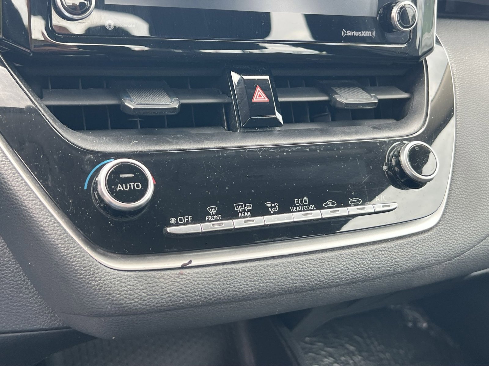 Used 2021 Toyota Corolla LE FWD image 19