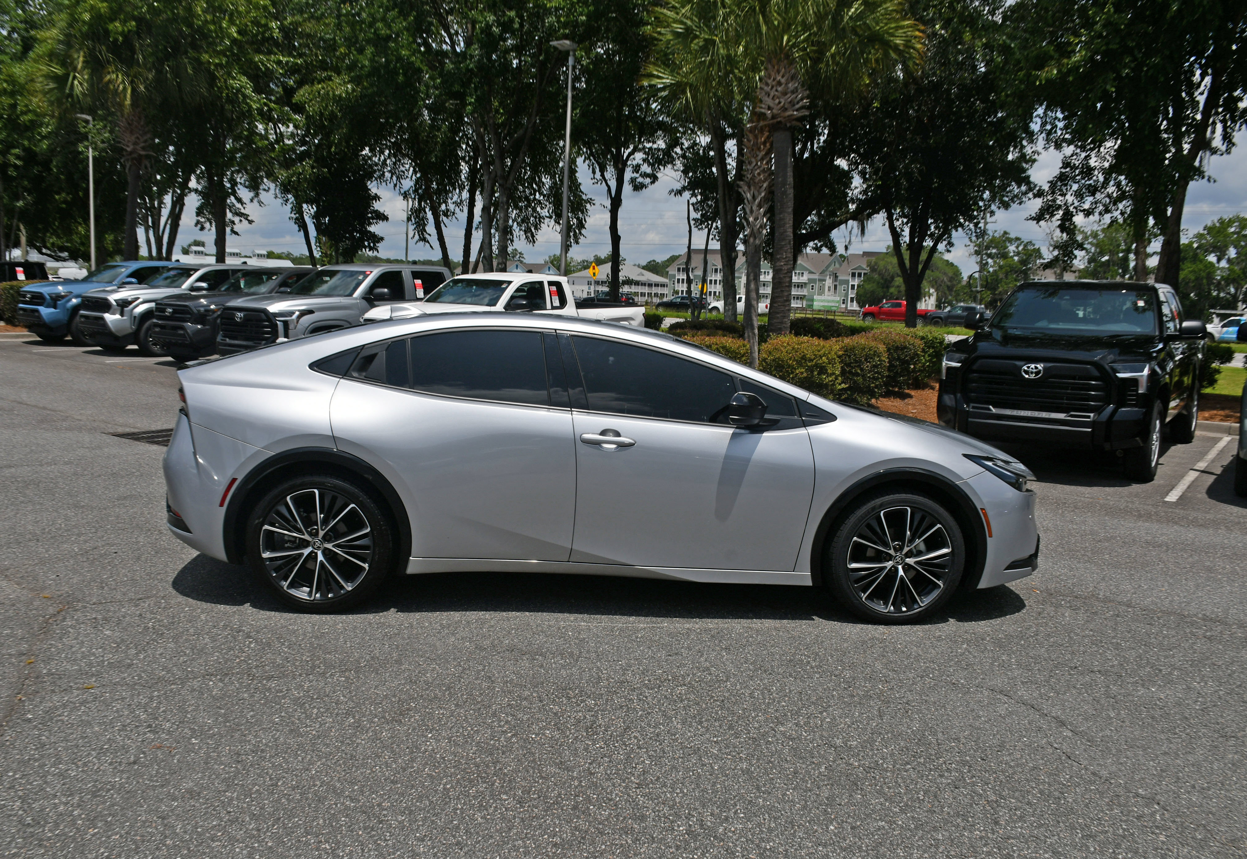 Used 2024 Toyota Prius XLE FWD image 5