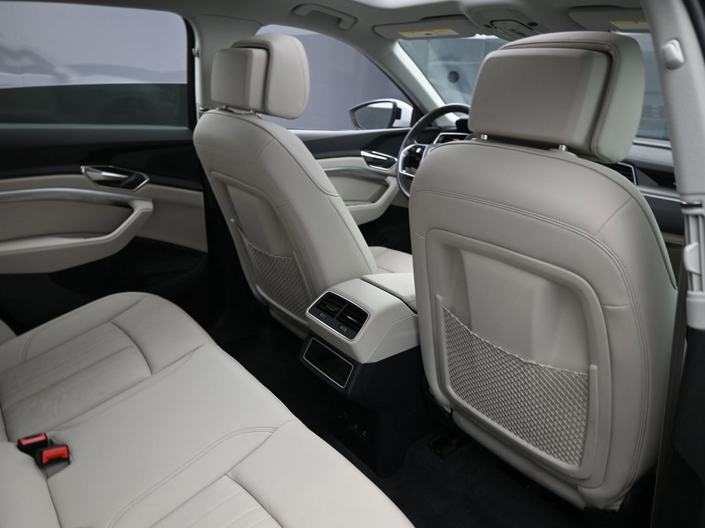 Used 2024 Audi Q8 e-tron Premium image 37