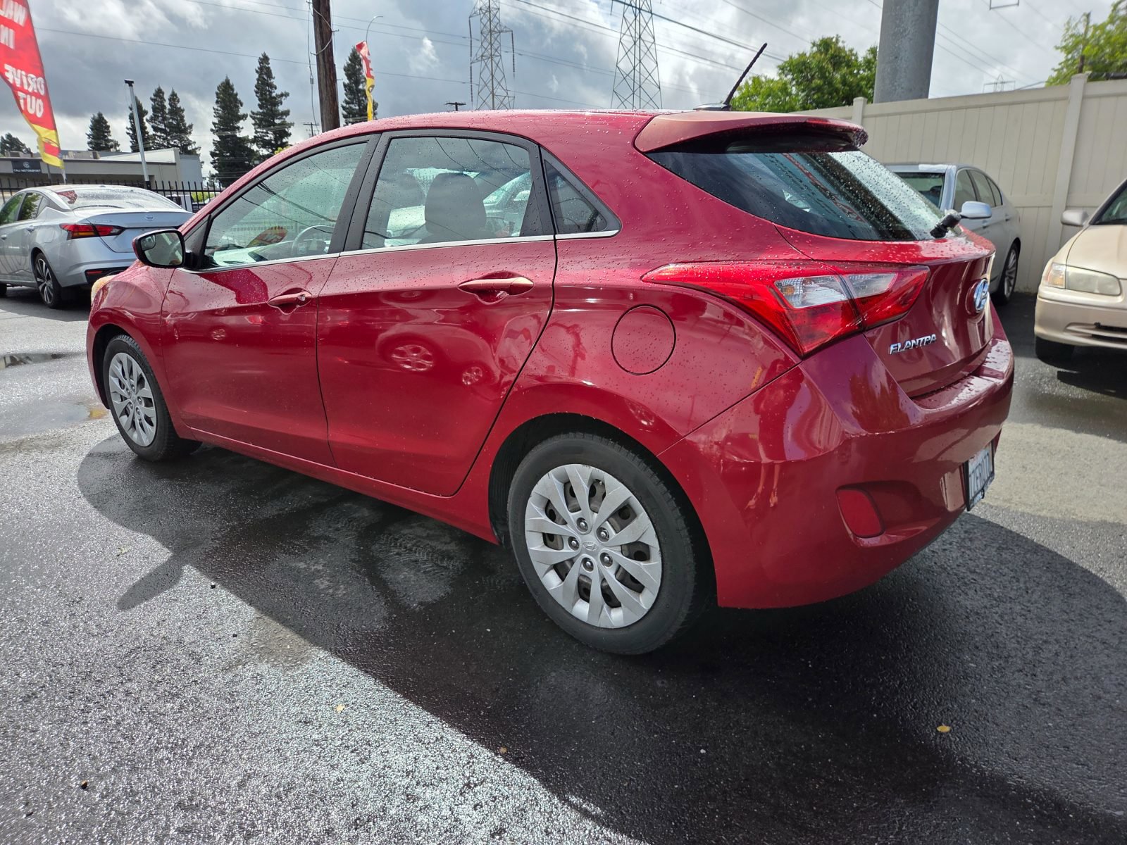 Used 2016 Hyundai Elantra GT FWD image 2