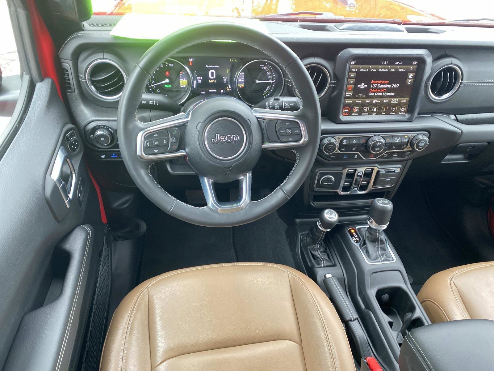Used 2023 Jeep Wrangler Unlimited Sahara w/ Cold Weather Group AWD/4WD image 19