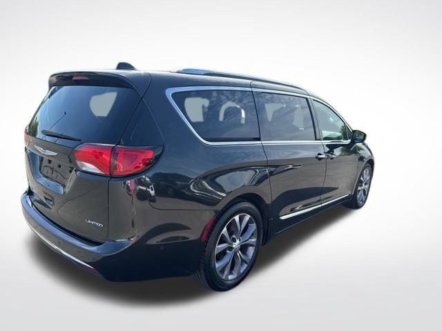 Used 2018 Chrysler Pacifica Limited w/ Advanced Safetytec Group FWD image 5