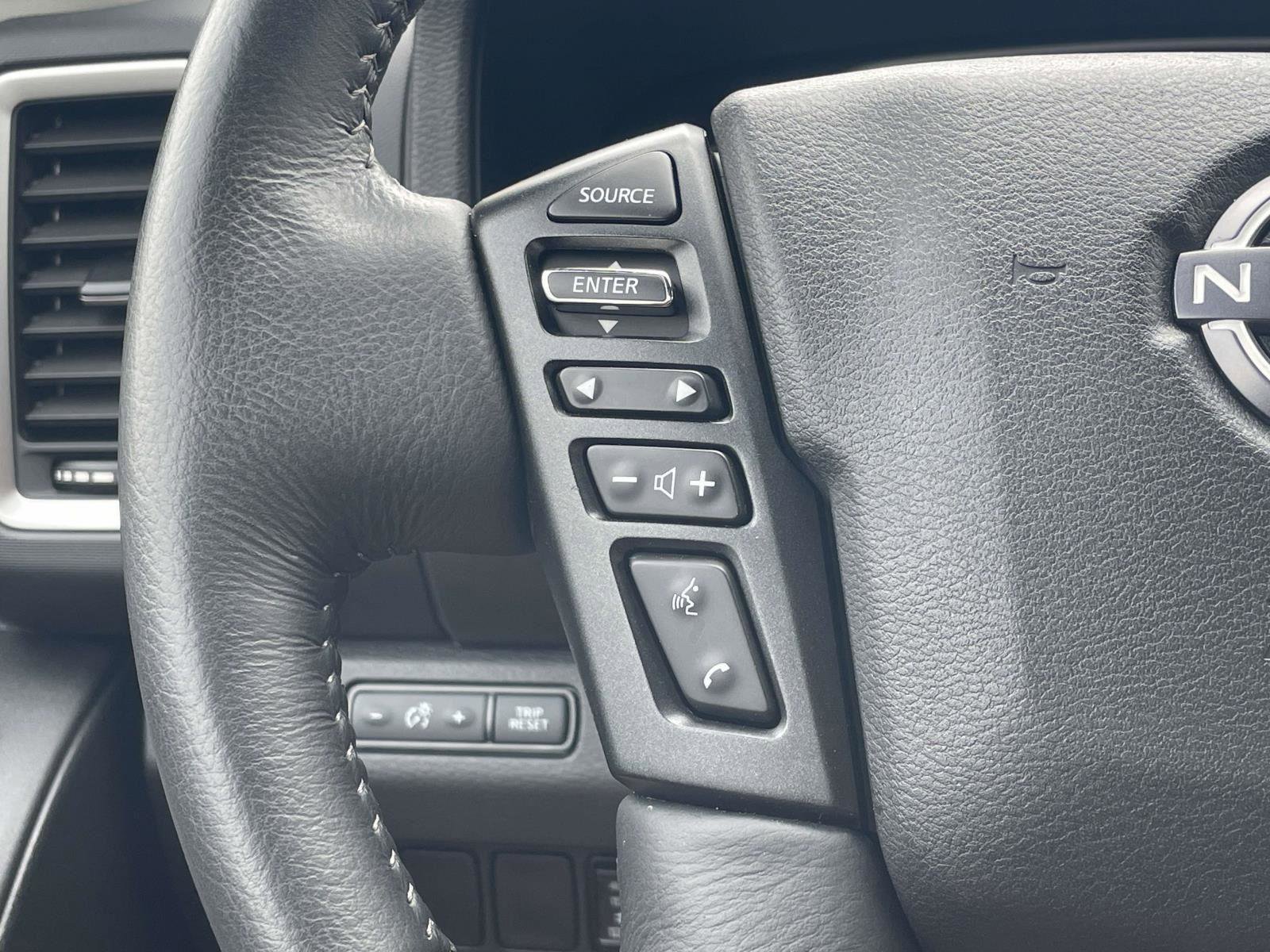 Used 2024 Nissan Frontier SV w/ SV Convenience Package image 19