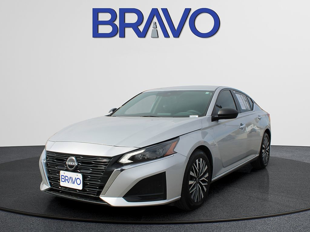 Used 2024 Nissan Altima 2.5 SV image 1