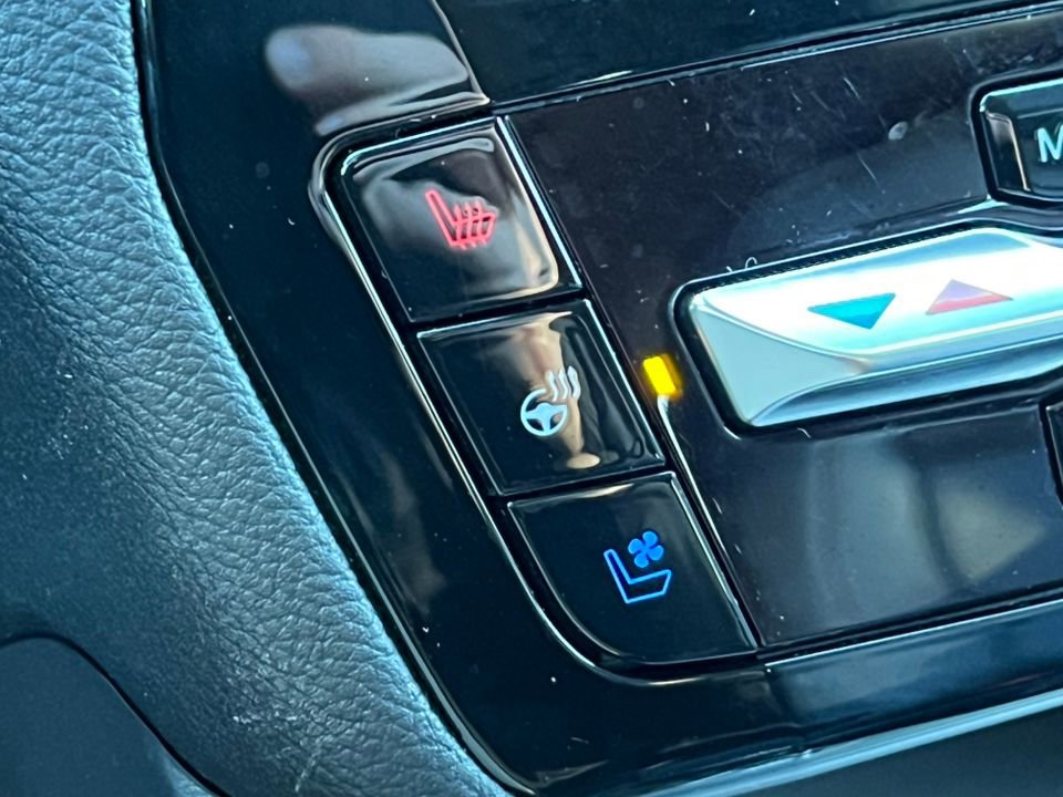 Certified 2023 Ford Explorer Limited w/ Limited Technology Package image 27