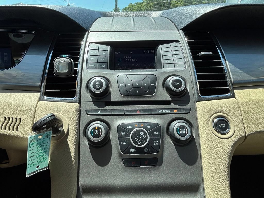 Used 2016 Ford Taurus SEL FWD image 13