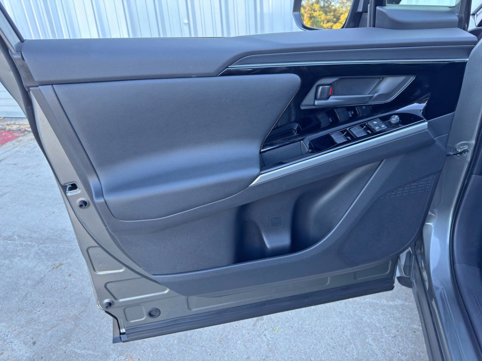 Used 2024 Toyota bZ4X XLE image 39