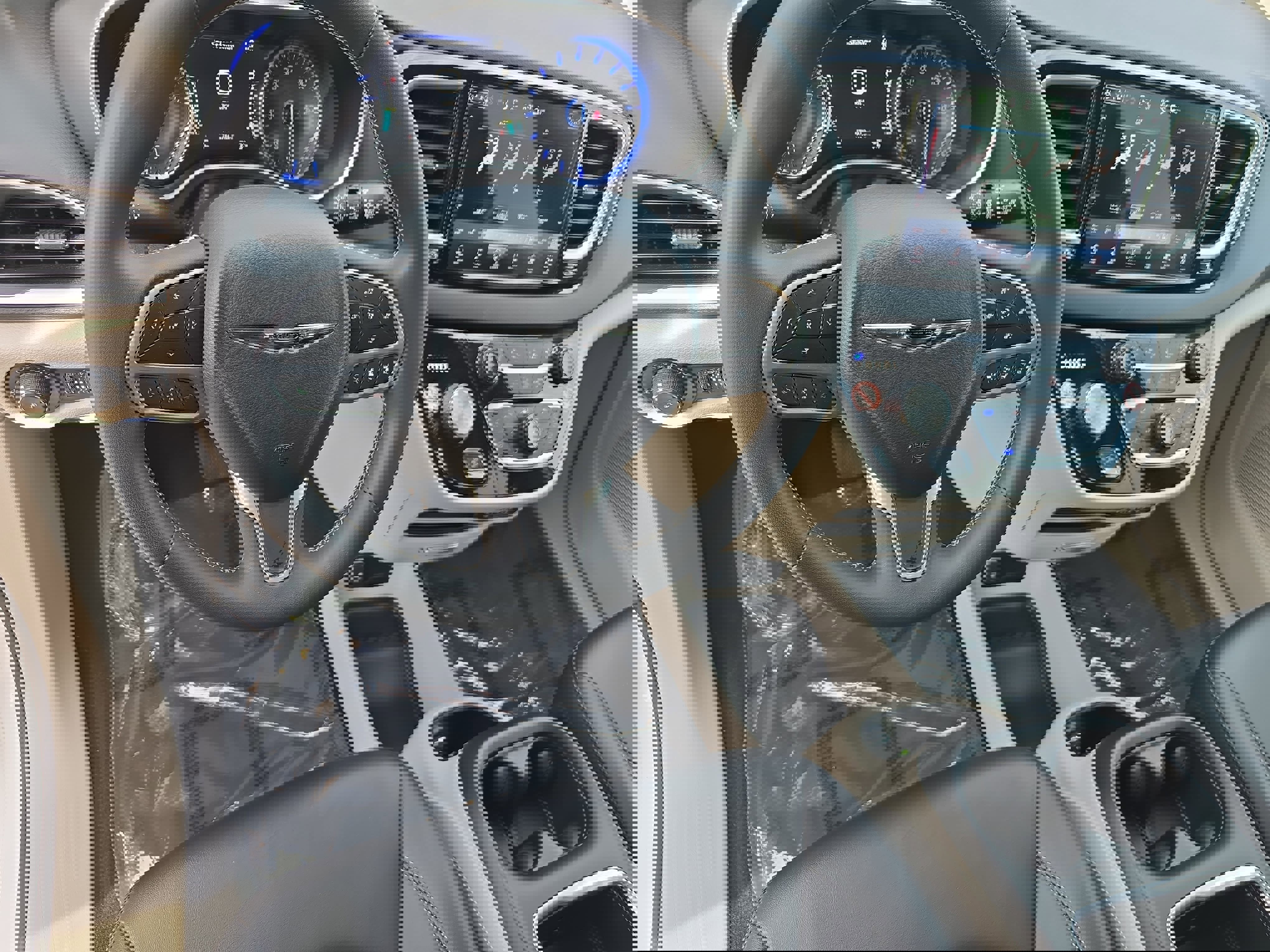 Used 2024 Chrysler Pacifica Touring-L image 15