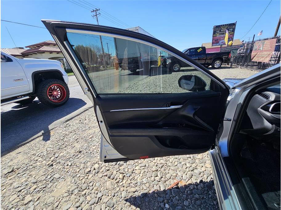 Used 2023 Toyota Camry SE image 30