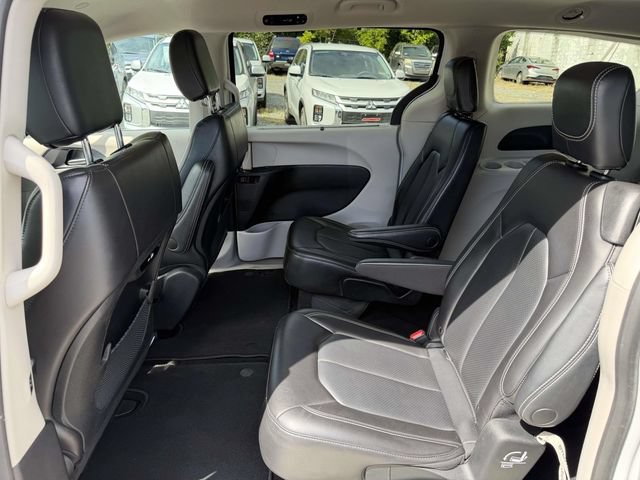 Used 2023 Chrysler Pacifica Touring-L FWD image 13