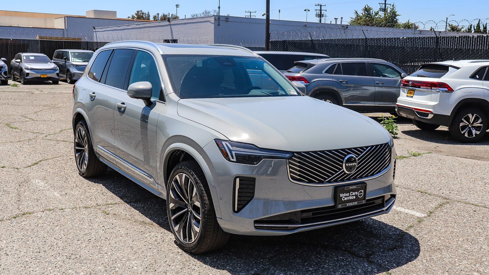 Used 2025 Volvo XC90 B6 Ultra w/ Protection Package Premier AWD/4WD image 3