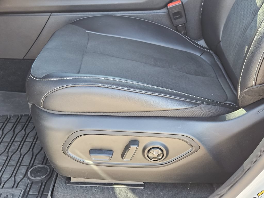 Used 2026 Jeep Grand Cherokee Altitude AWD/4WD image 22