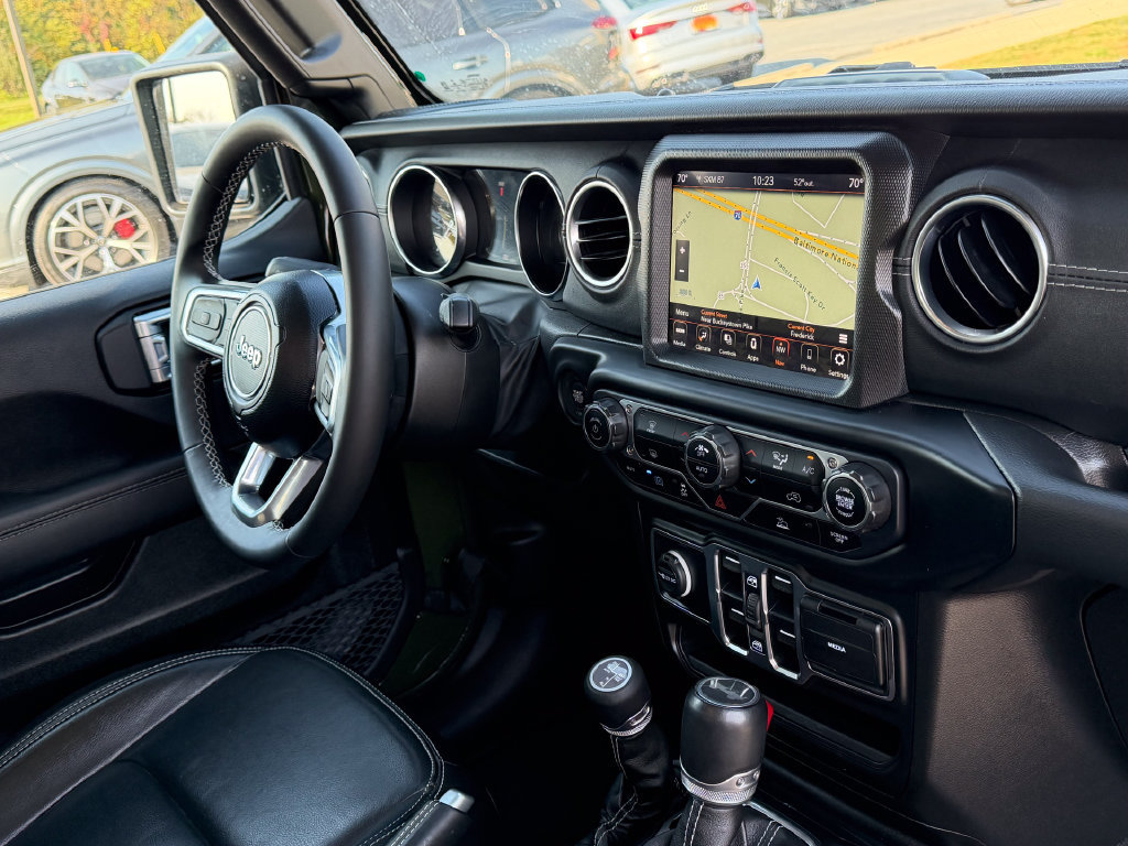 Used 2022 Jeep Wrangler Unlimited Sahara AWD/4WD image 13