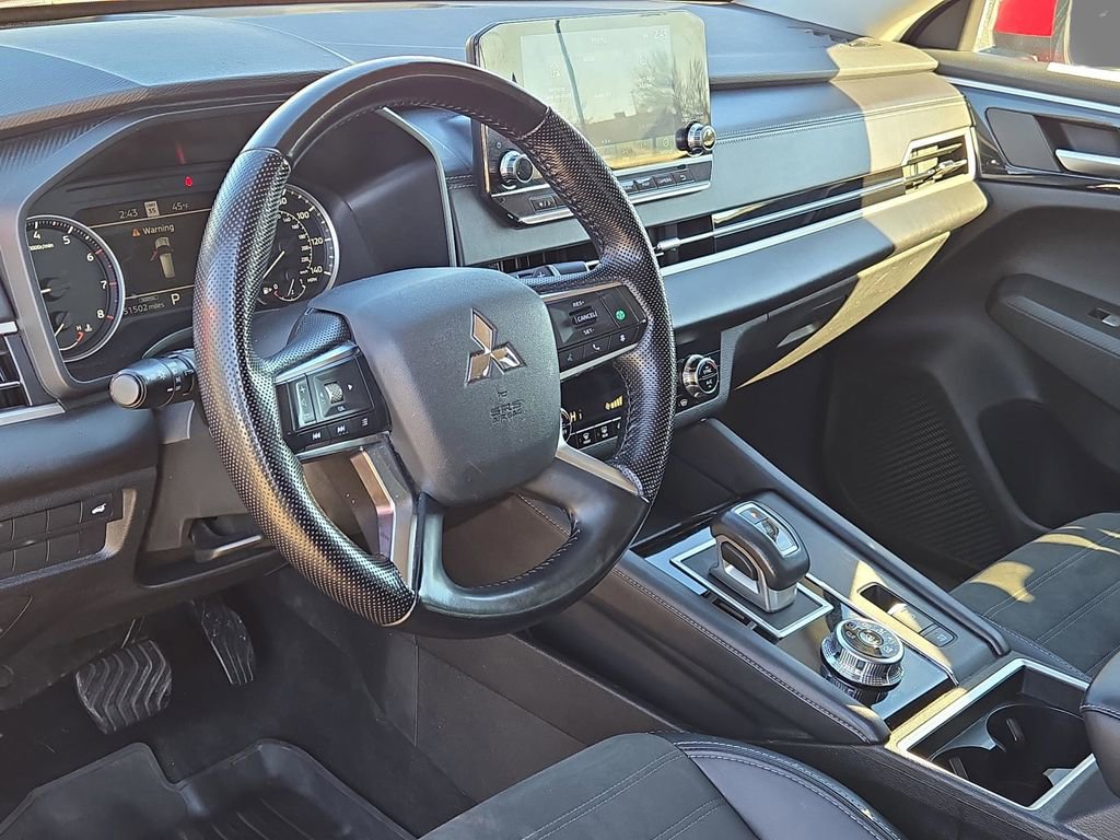 Used 2024 Mitsubishi Outlander SE Black Edition image 18