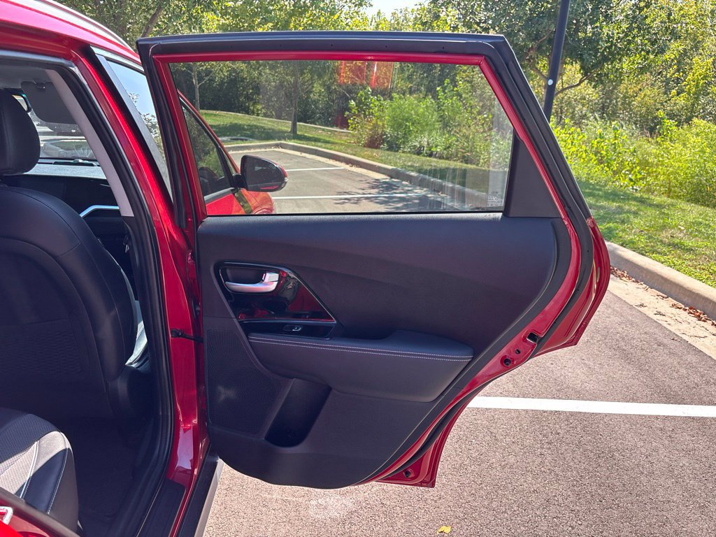Used 2020 Kia Niro EX w/ Cold Weather Package FWD image 18