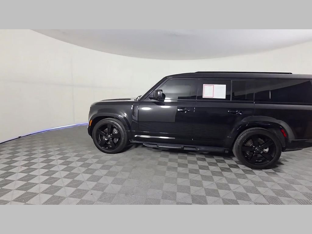 Used 2025 Land Rover Defender 130 X-Dynamic SE image 46