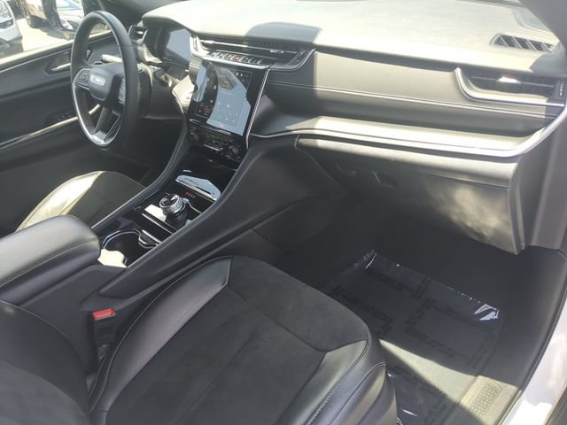 Used 2023 Jeep Grand Cherokee Altitude RWD image 14