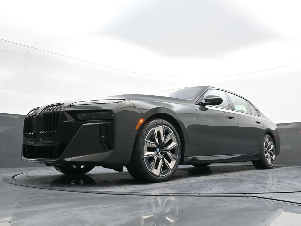 Used 2023 BMW 760i xDrive w/ Executive Package image 27