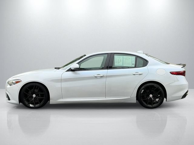 Used 2018 Alfa Romeo Giulia RWD image 2