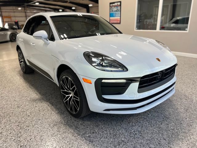 Used 2023 Porsche Macan Base image 12