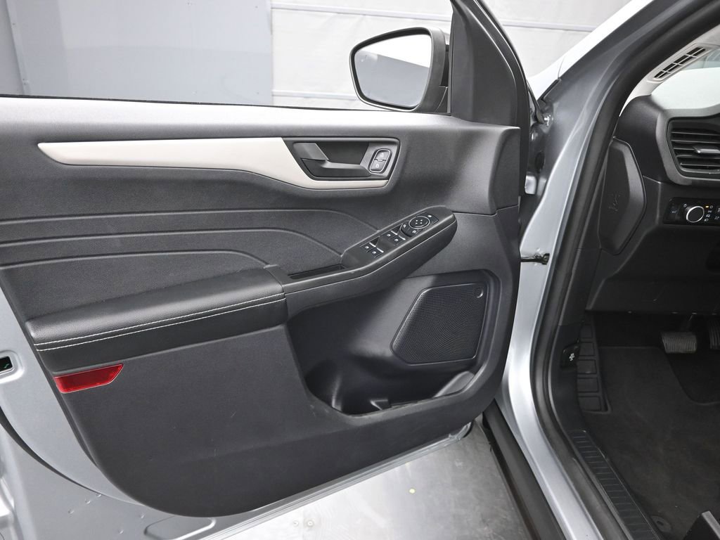 Certified 2022 Ford Escape SE w/ SE Sport Appearance Package image 13