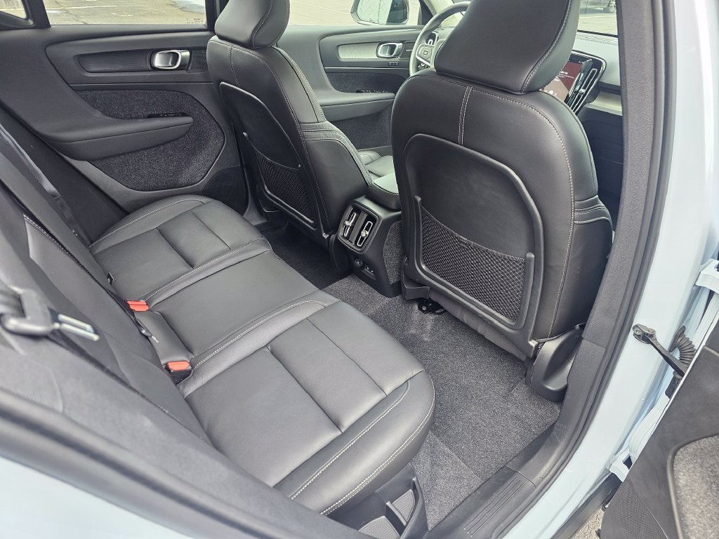 Certified 2025 Volvo XC40 B5 Ultra AWD/4WD image 31