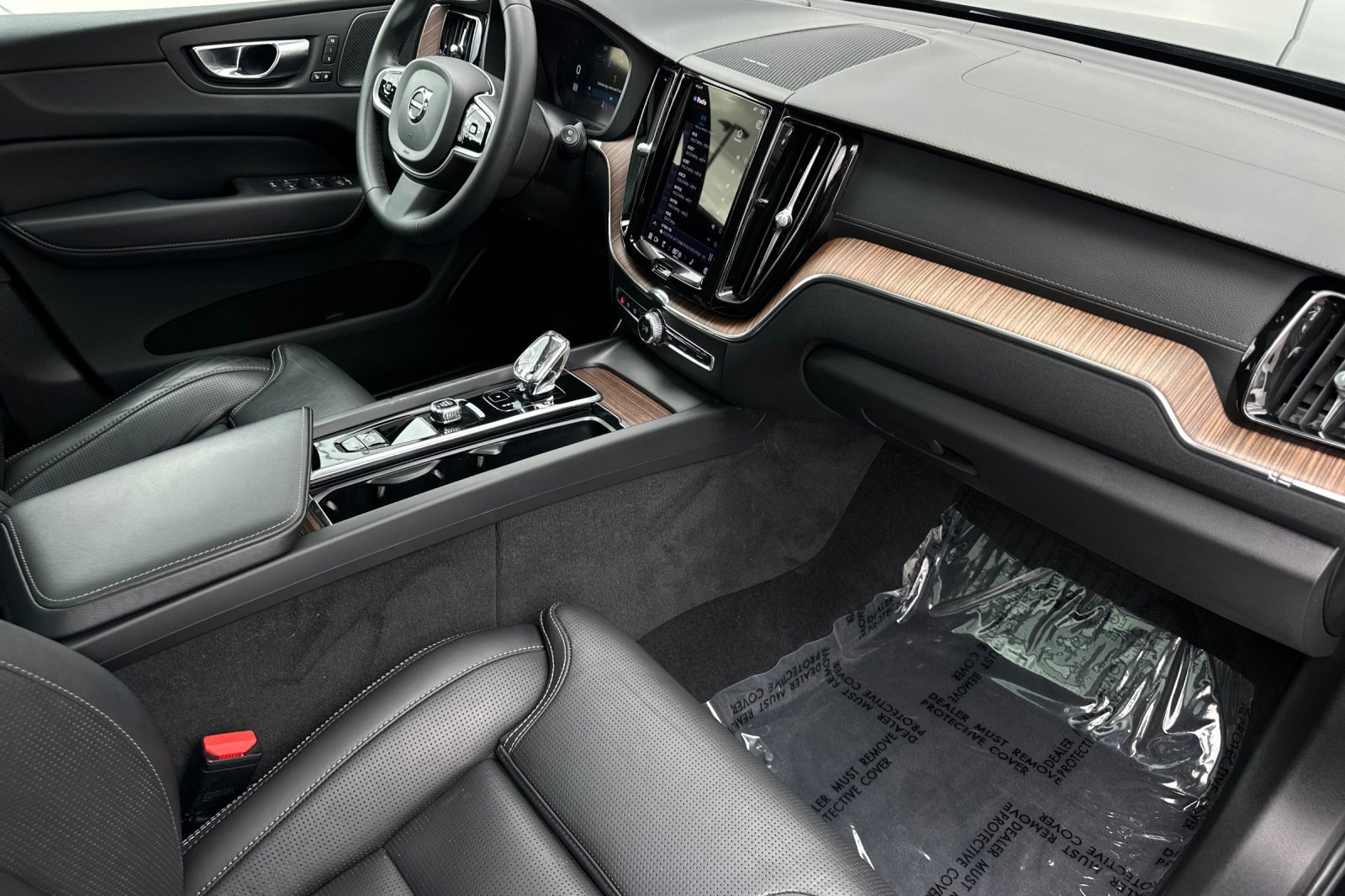 Used 2023 Volvo XC60 B5 Ultimate w/ Climate Package image 17