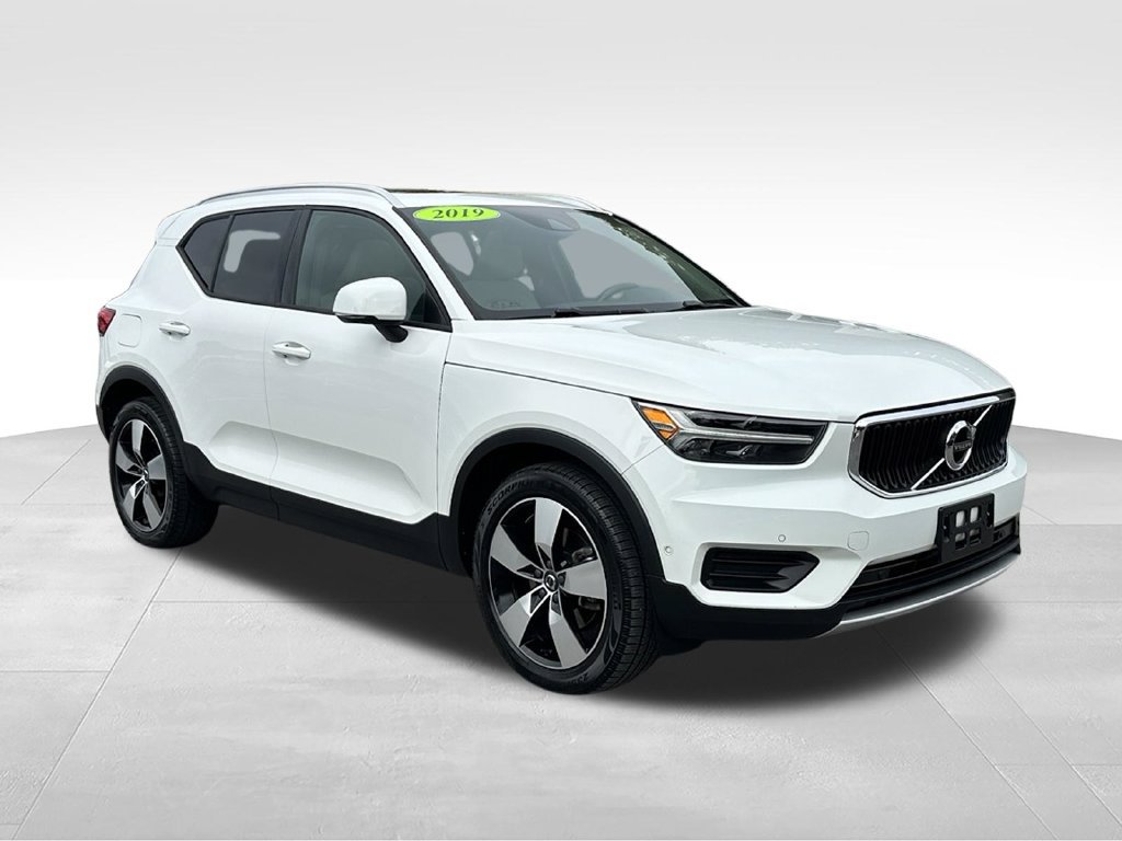 Used 2019 Volvo XC40 T5 Momentum AWD/4WD image 1