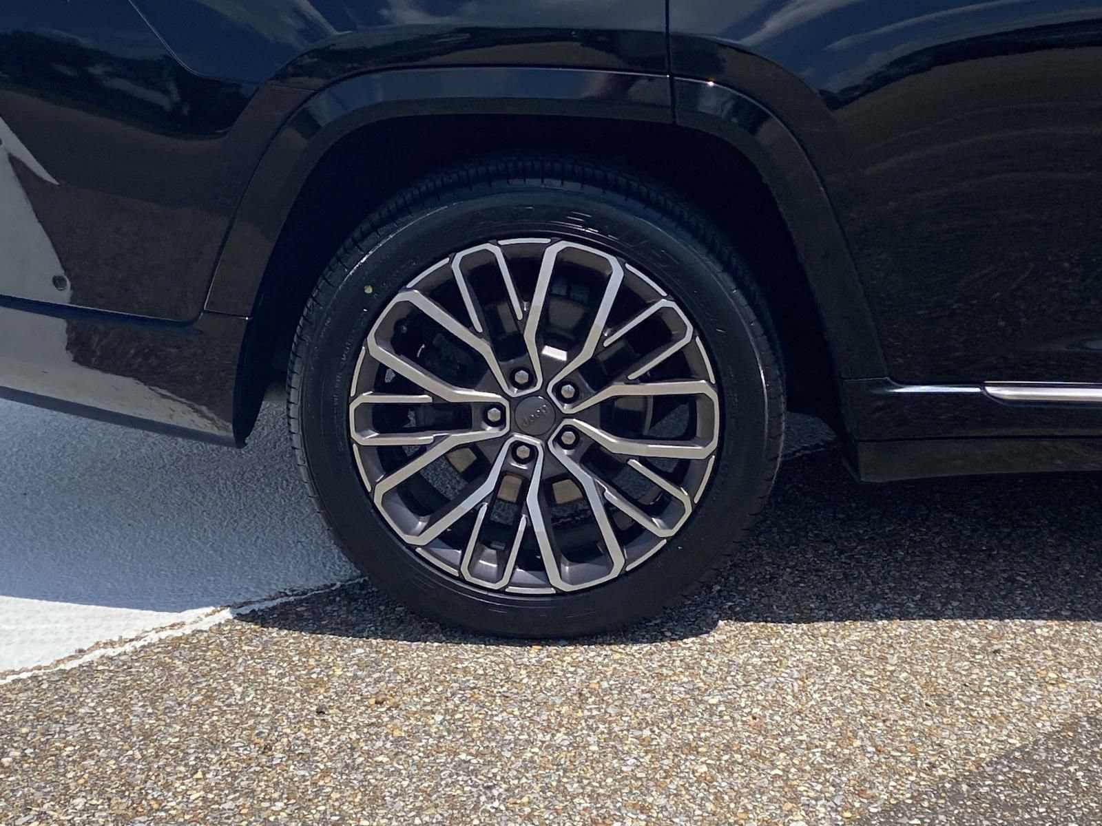 Used 2021 Jeep Grand Cherokee L Summit AWD/4WD image 9