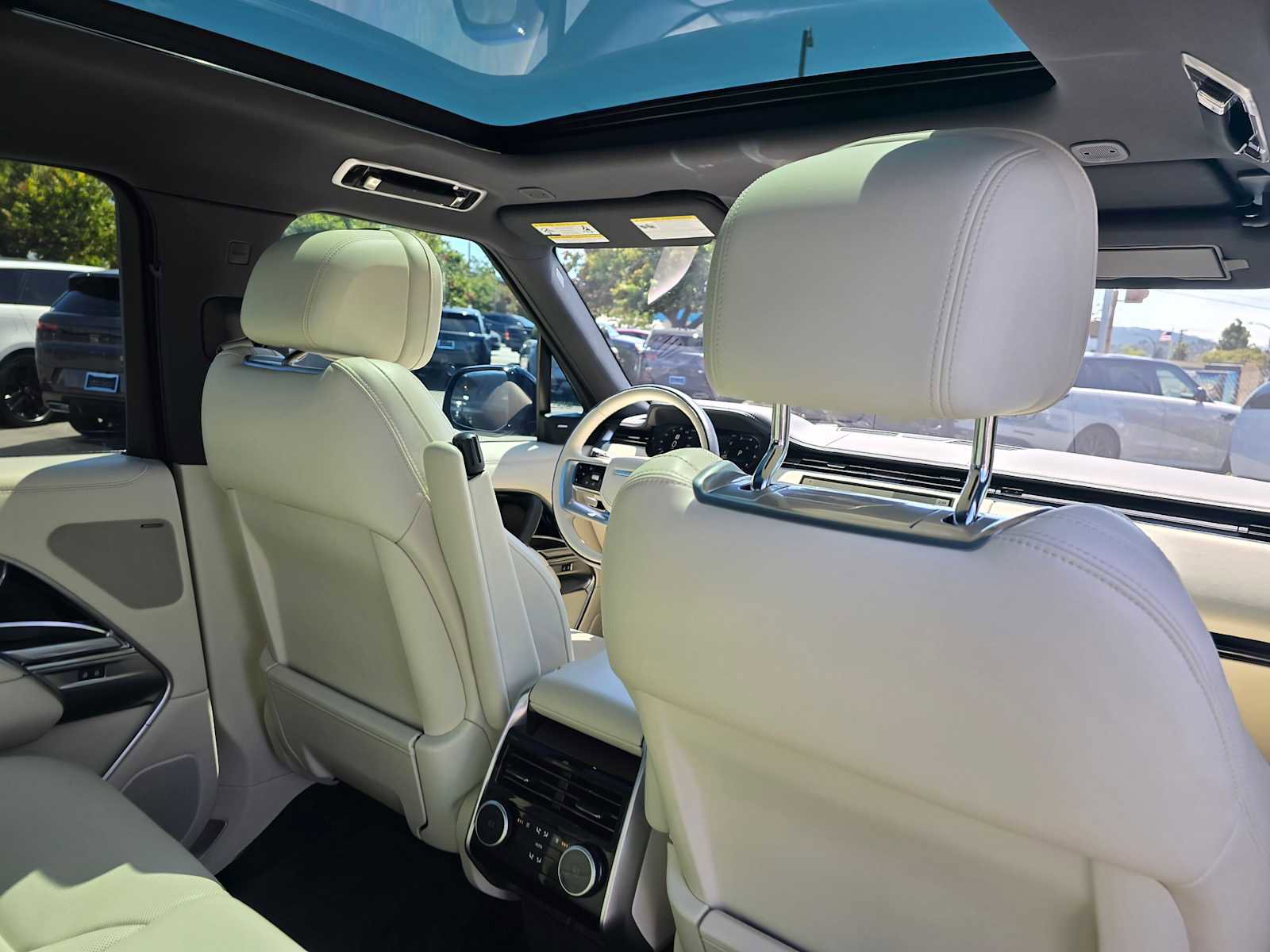 Used 2023 Land Rover Range Rover SE image 15