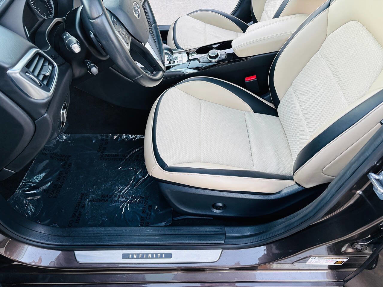 Used 2019 INFINITI QX30 w/ Navigation Package image 12