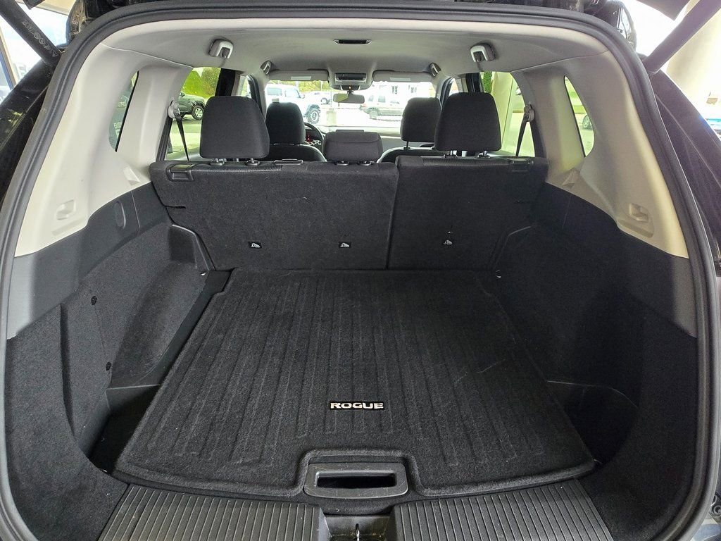 Used 2025 Nissan Rogue SV image 8