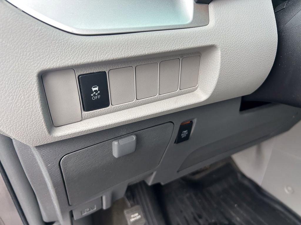 Used 2017 Toyota Sienna LE image 11