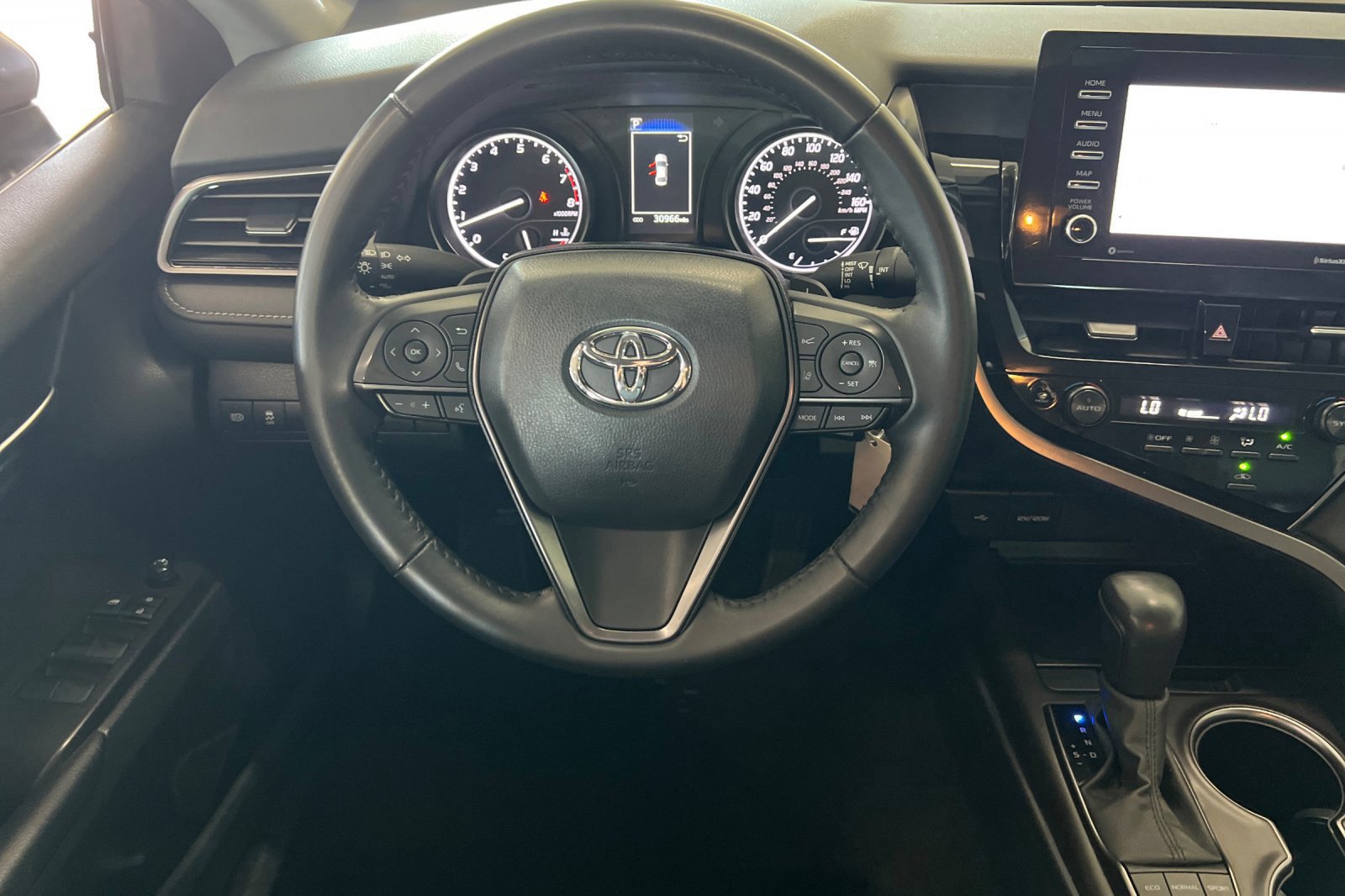 Used 2024 Toyota Camry SE image 14