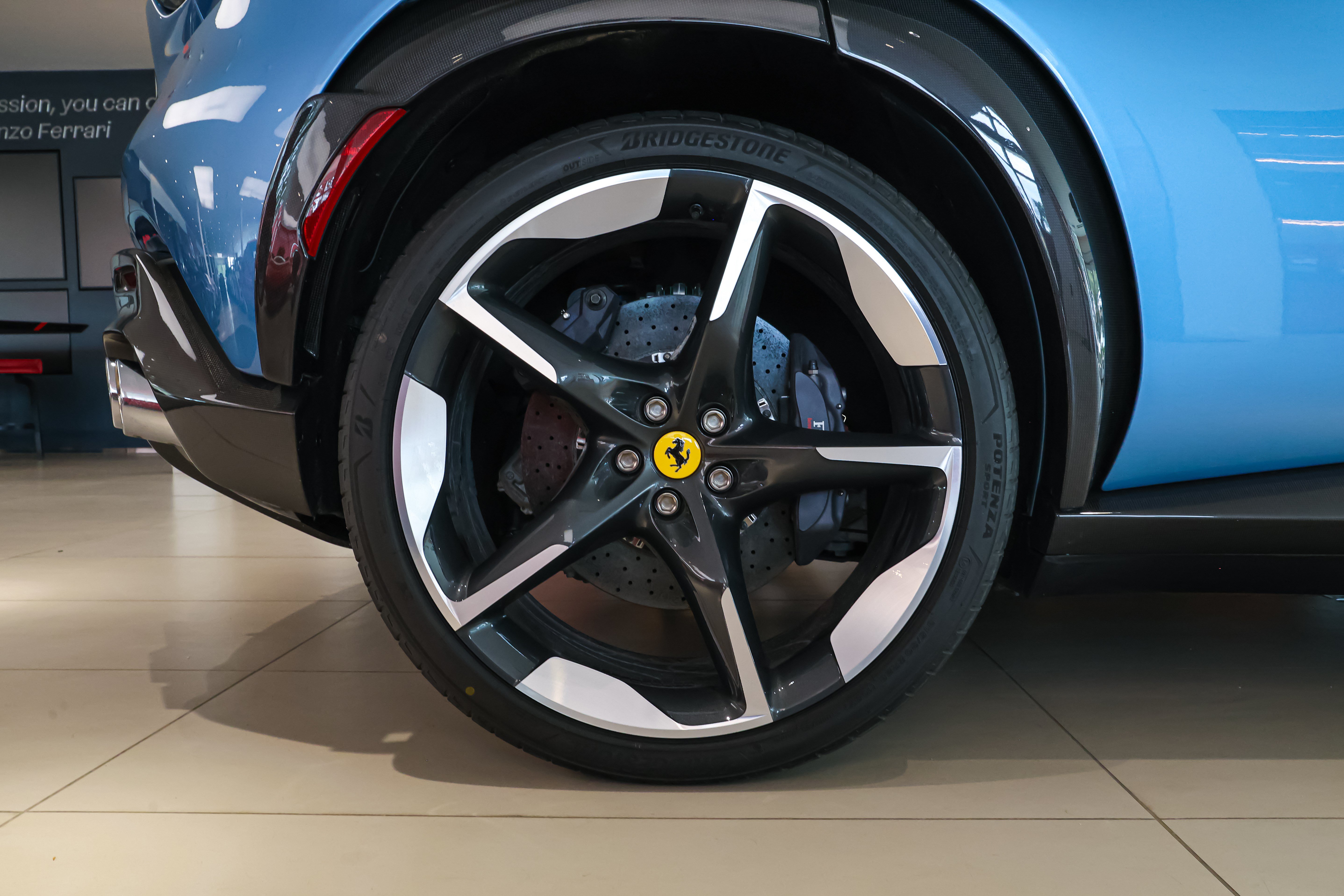 Used 2025 Ferrari Purosangue AWD/4WD image 27