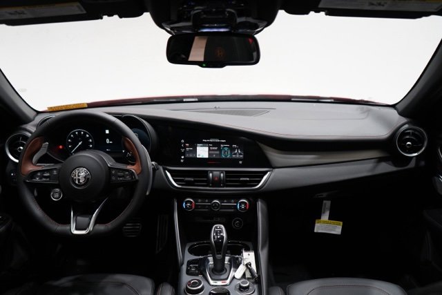 New 2025 Alfa Romeo Giulia Intensa w/ Driving Assist Package image 13